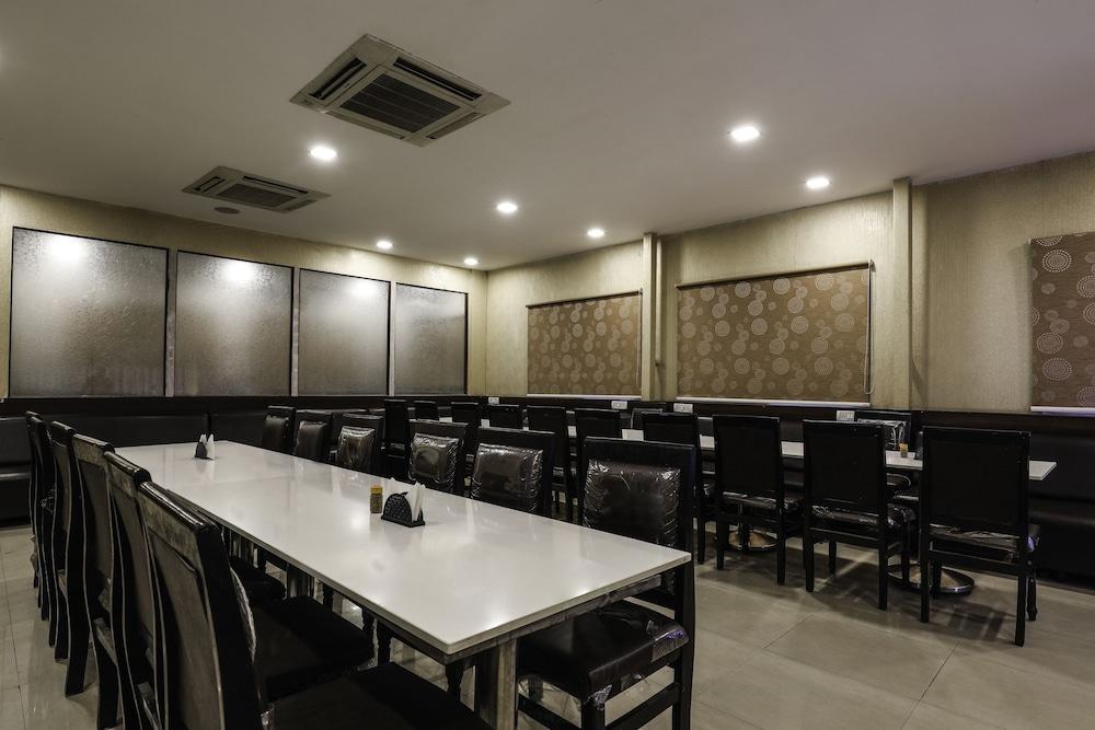 Treebo Trend Hotel Jp Plaza Nampally 海得拉巴 外观 照片