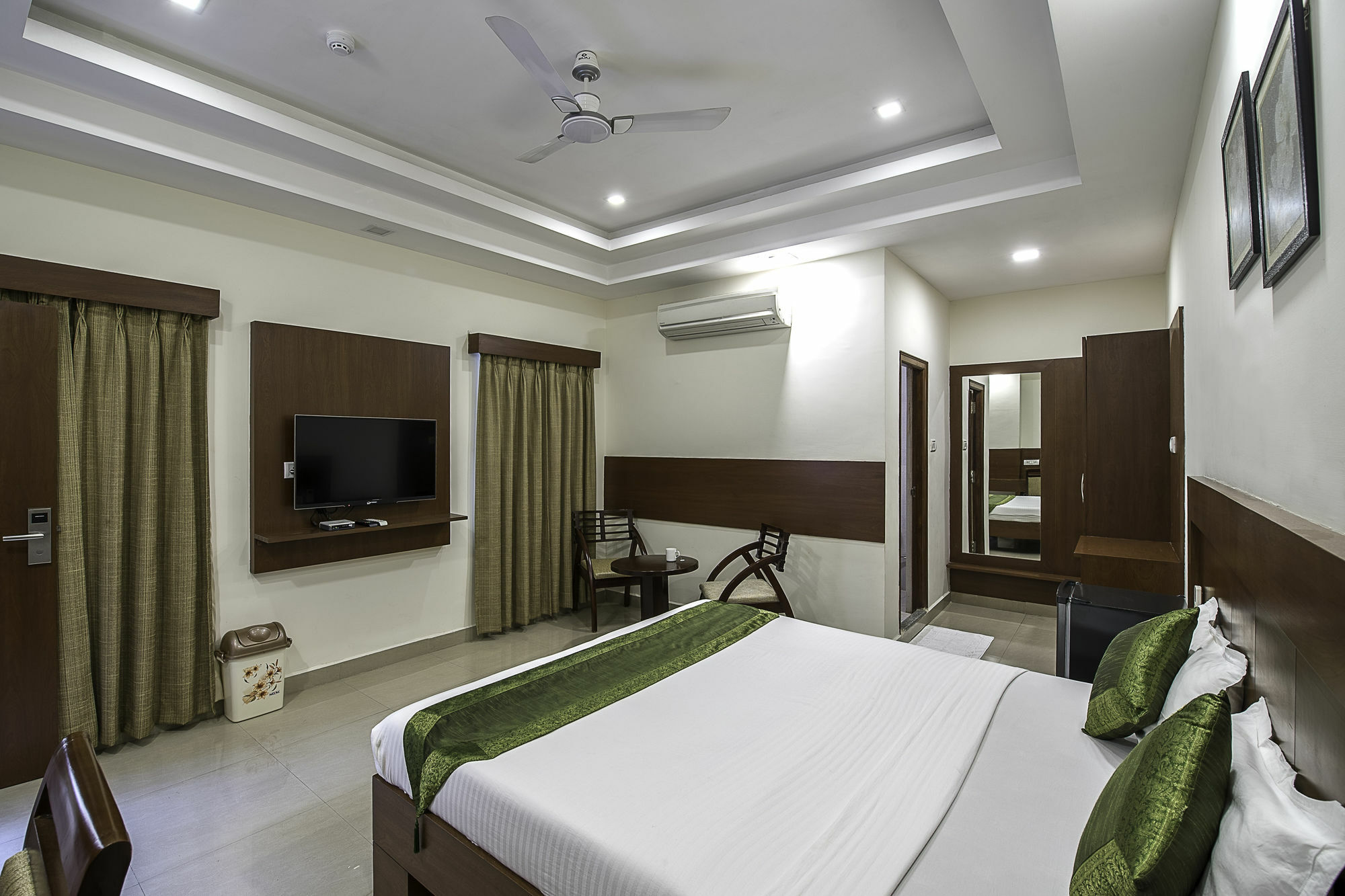 Treebo Trend Hotel Jp Plaza Nampally 海得拉巴 外观 照片