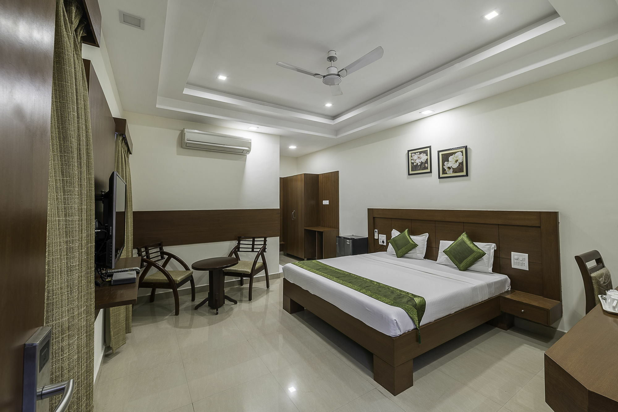 Treebo Trend Hotel Jp Plaza Nampally 海得拉巴 外观 照片