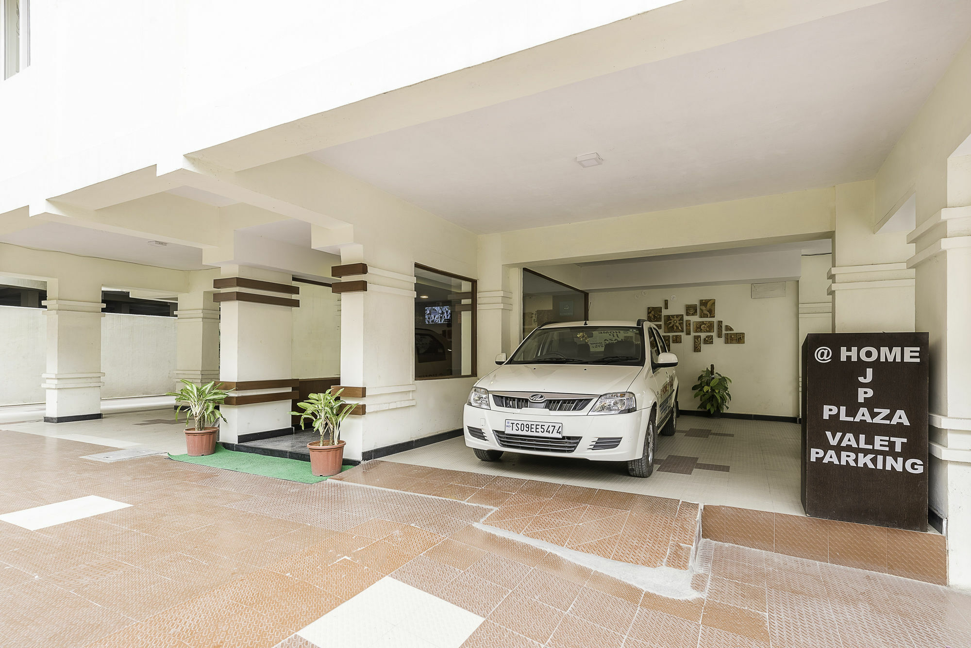 Treebo Trend Hotel Jp Plaza Nampally 海得拉巴 外观 照片
