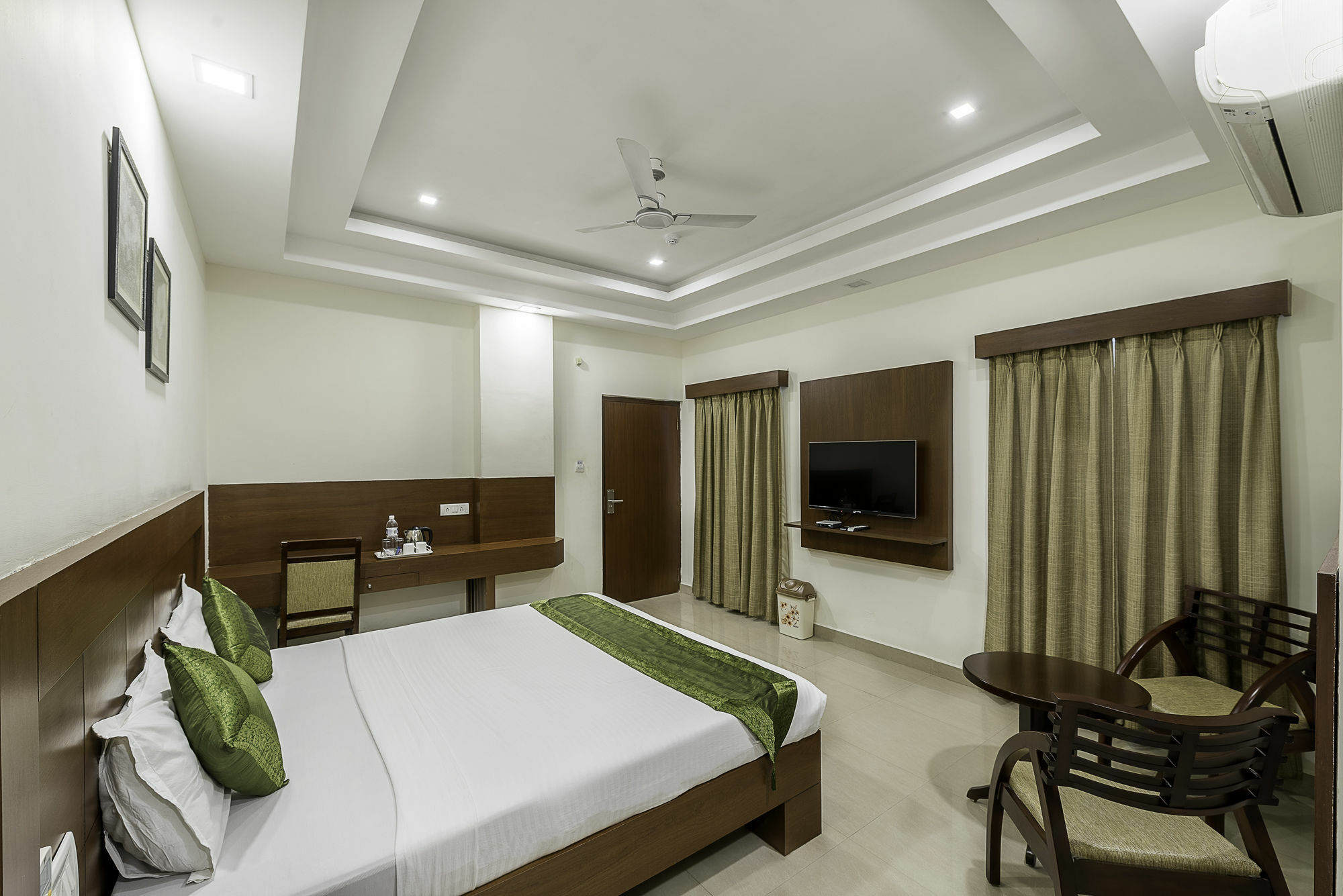 Treebo Trend Hotel Jp Plaza Nampally 海得拉巴 外观 照片